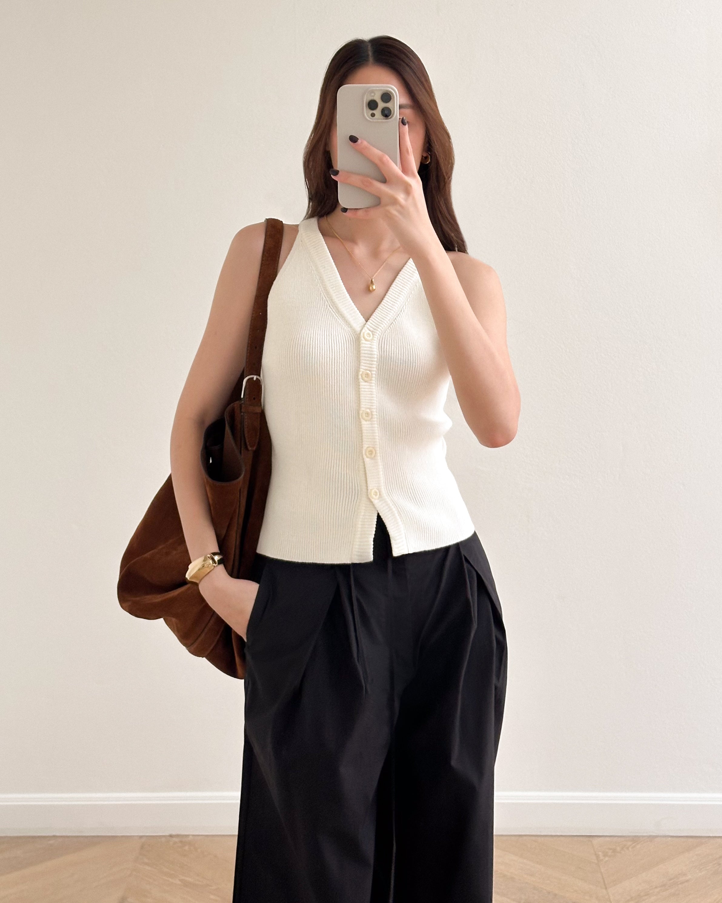 เสื้อมาวี่ 